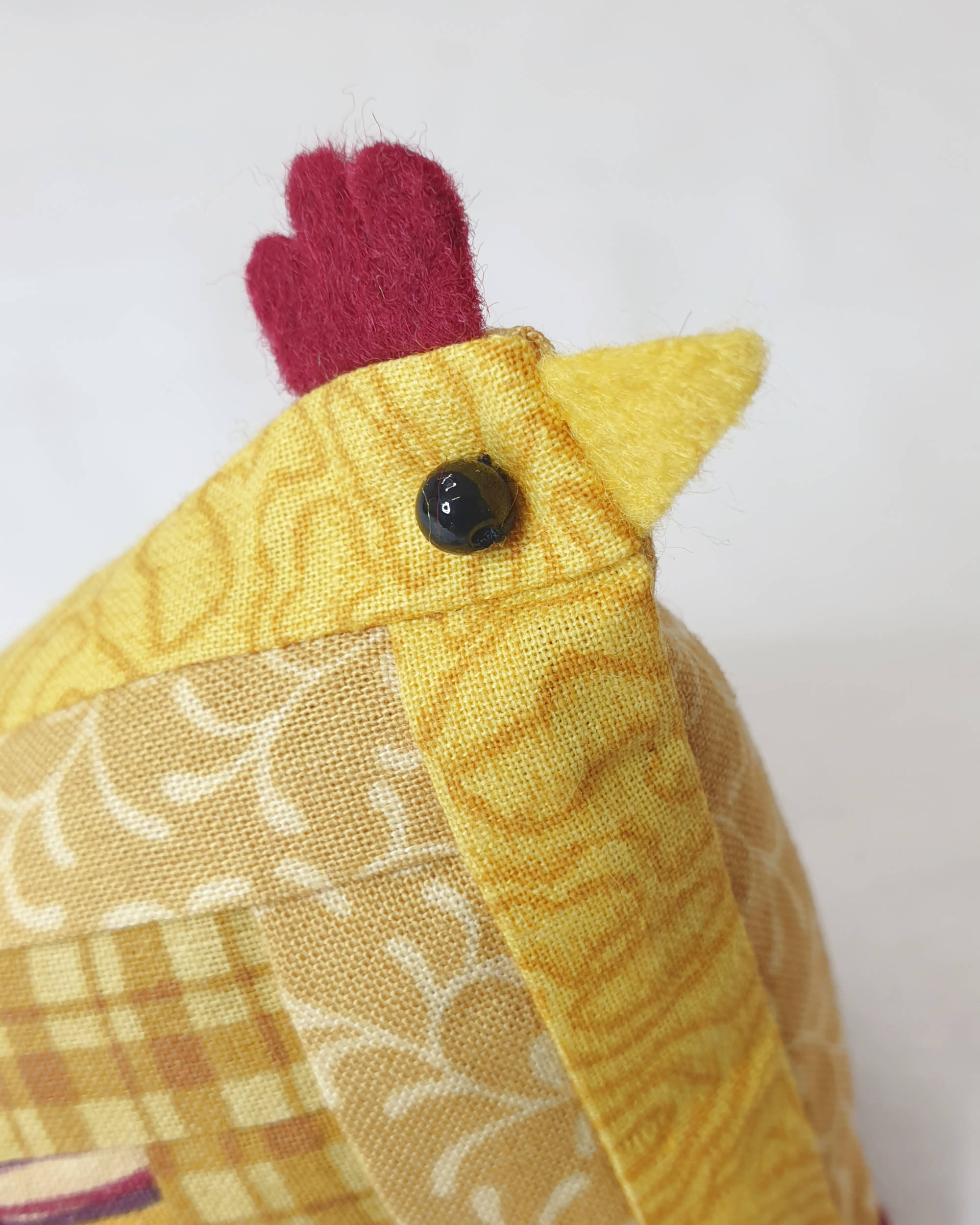 handmade-chicken-pin-cushion-red-burgundy-face-closeup-2000